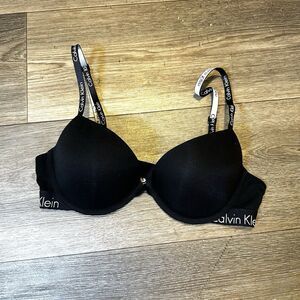 Calvin Klein  "1996" Push Up, T-Shirt, Convertible, Cotton Bra, Black 34C